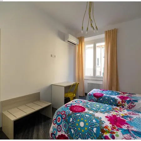 Apartment House Vintage Aquarium Genua